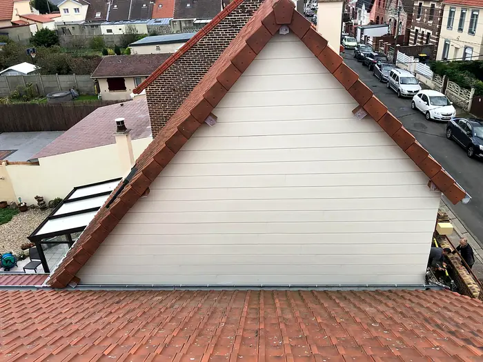 Pignon habillé d’un bardage blanc